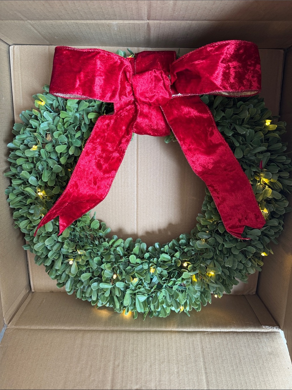 Pottery Barn Pre-Lit Faux Boxwood Holiday Wreath 20 in